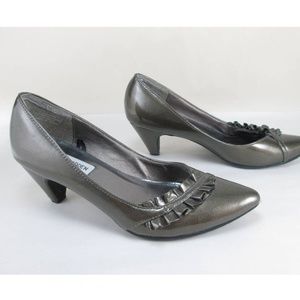 Steve Madden Taupe Gray-Green Ruffle Pumps Shoes